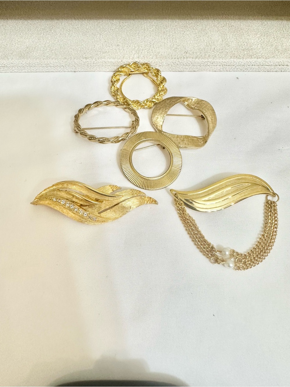 Vintage Scarf Clip and Brooches Lot (6 pcs)